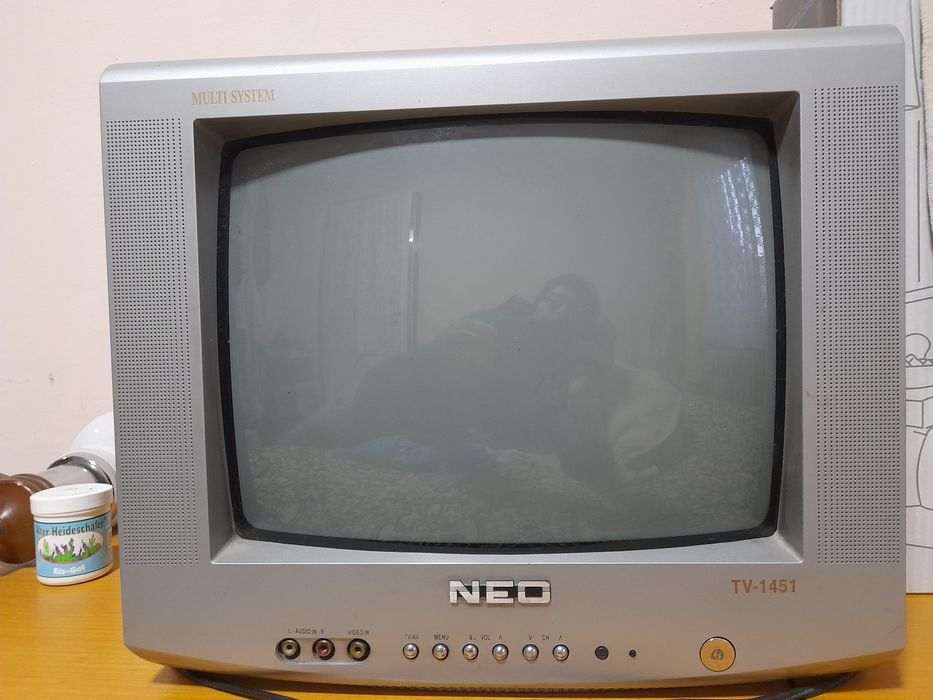 Цветен телевизор