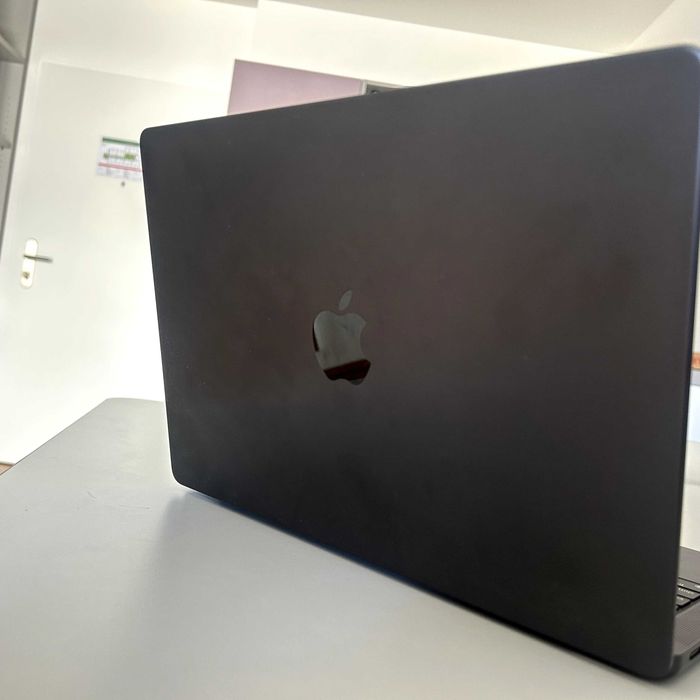 Apple MacBook Pro 14" M3 Pro | 18 GB RAM | Отлично състояние