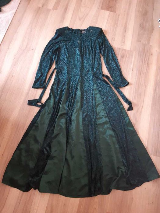 Платье зелёного цвета размер 46-48