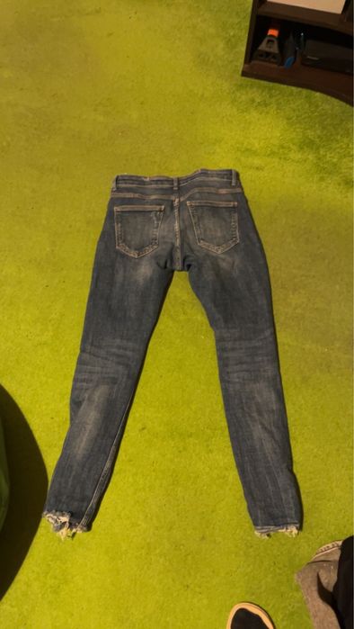 Vand blugi Zara colectia noua