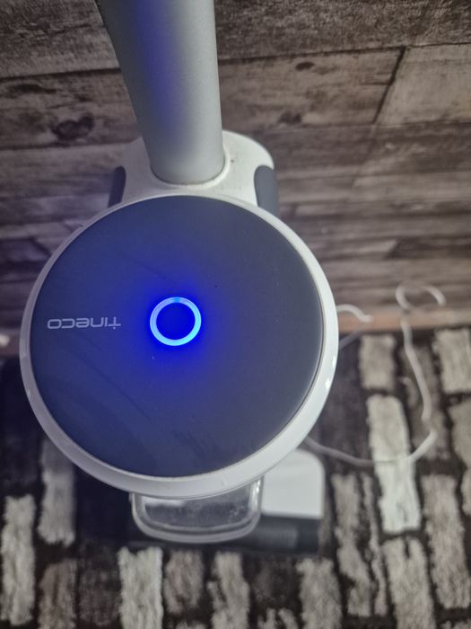 Aspirator vertical cu spalare Tineco