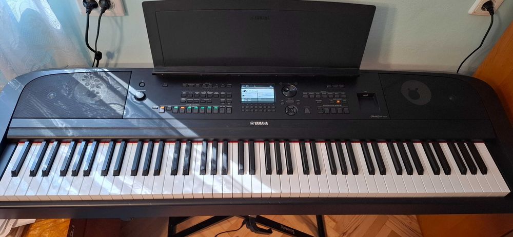 Пиано Yamaha DGX 670 B - Дигитално стейдж пиано, 88 клавиша