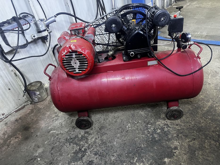 Продам компресср 120л.