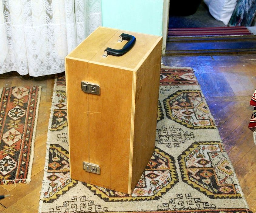 cutie de lemn (de proiector Leica)