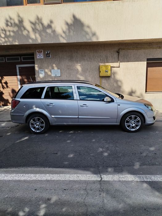 Vând Opel Astra H Combi, an 2006, motor 1.6 benzină


Vând Opel Astra