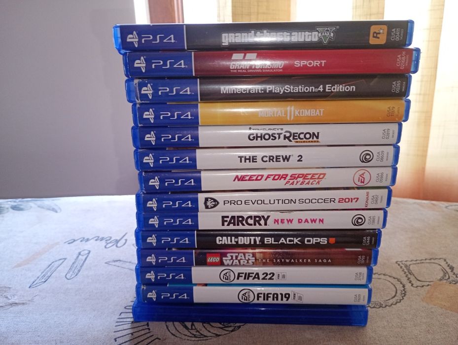 PlayStation 4 cu o maneta