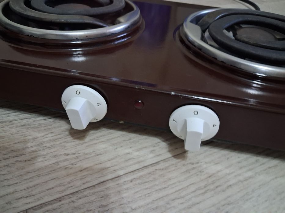 Продам, элплитка 2х- конфорочная.