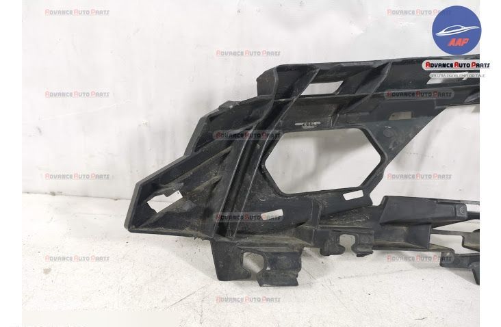 Шкода Кодиак / Skoda Kodiaq Оригинална дясна поддръжка за предна решет