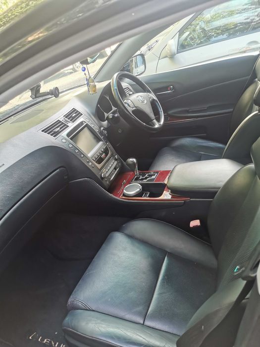 Продавам Lexus gs300