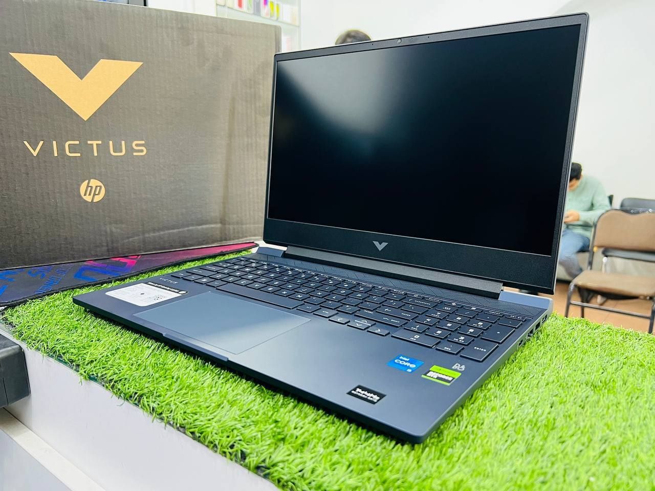 Продам игровой ноутбук HP VICTUS в хорошем состоянии с гарантией и 305
