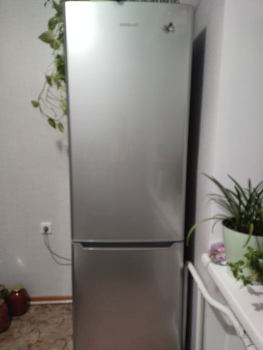 Холодильник Samsung