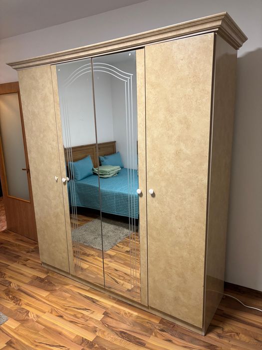 Vand urgent dulap cu oglinzi