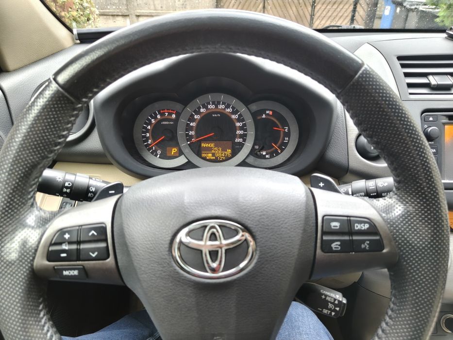 Vând Toyota Rav 4 2.0 VVT-I CVT 4x4 158hp