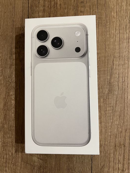 Продавам чисто нов неотварян iPhone 17 PRO 256GB сив