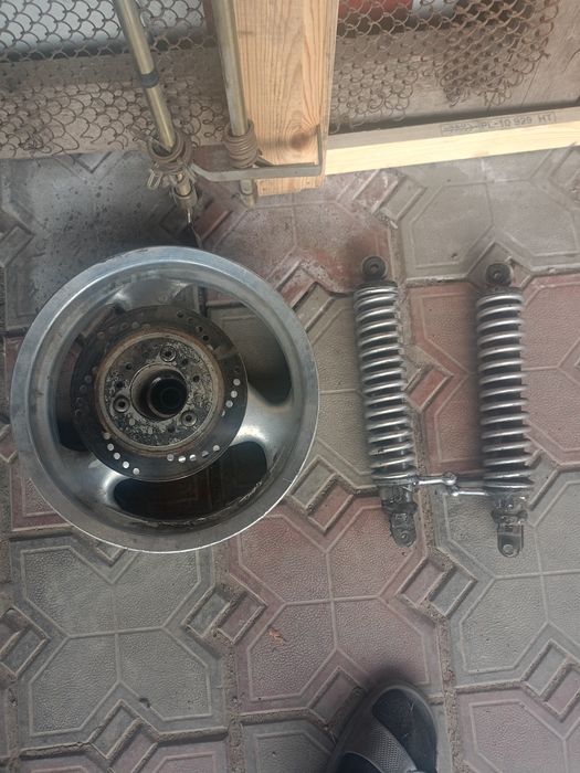 Диск: 13размер два амартизатора