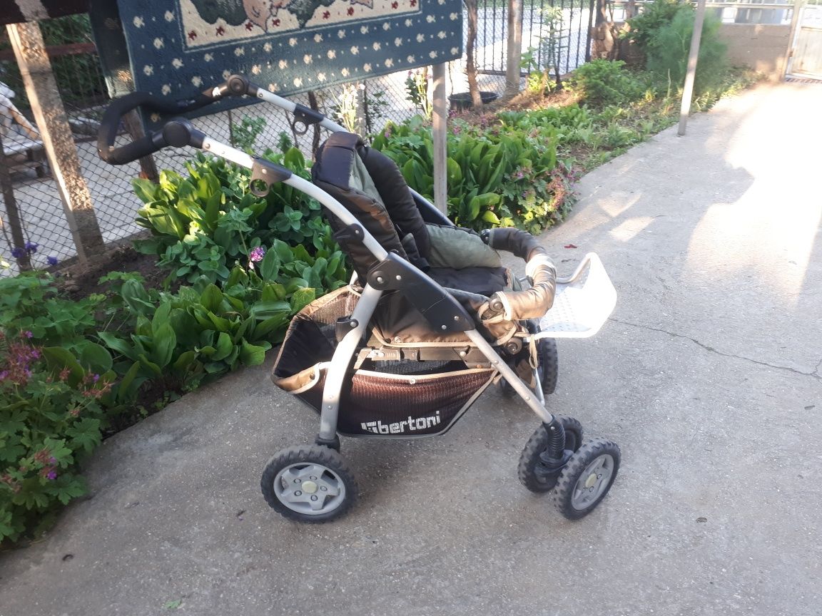Продавам детска Комбинирана количка Bertoni
