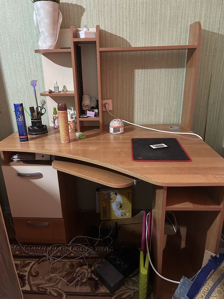 Компьютерный стол       .