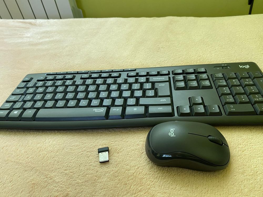 Безжична клавиатура с мишка logitech