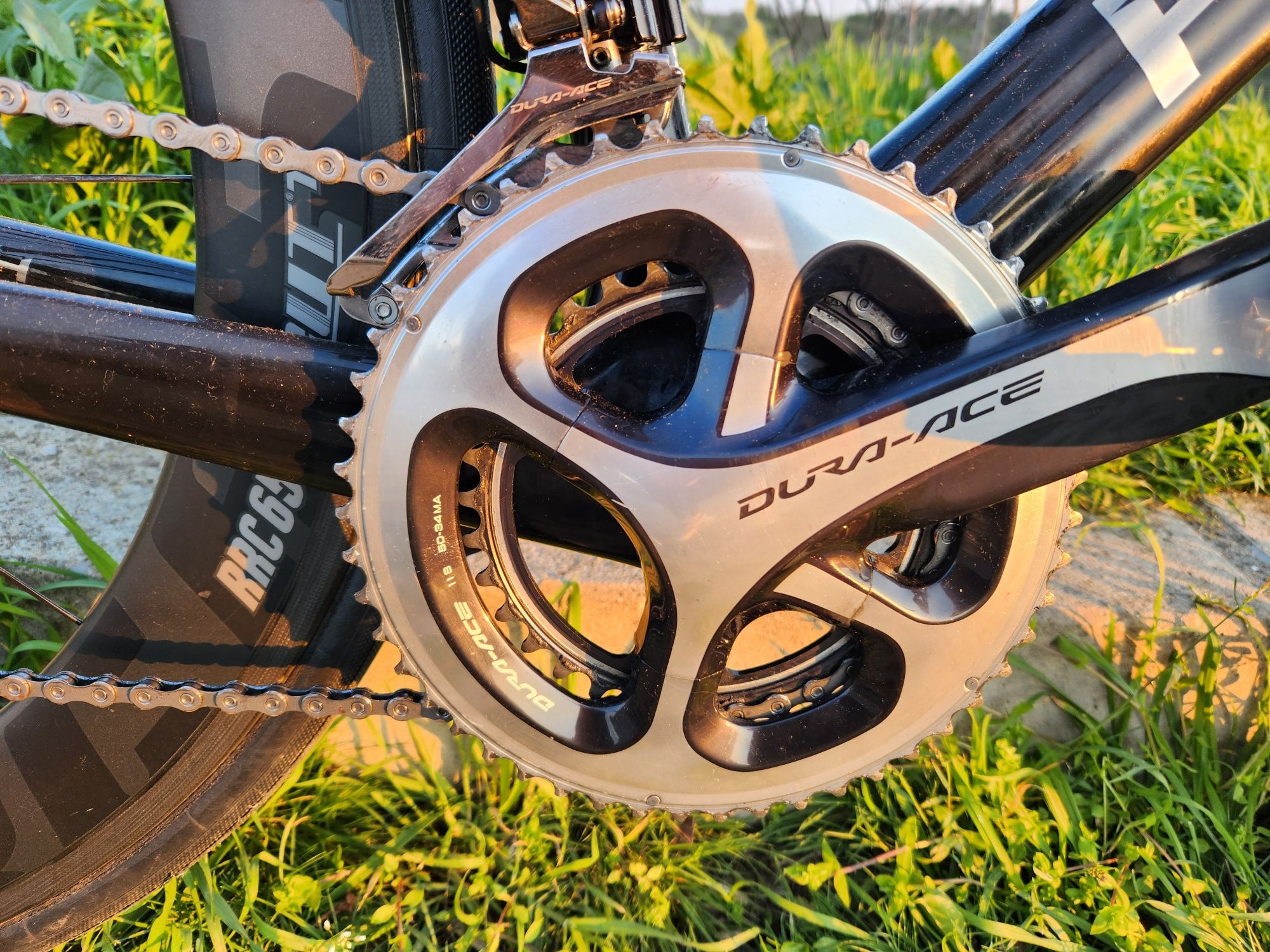 Оригинален Pinarello Rokh с капли DT Swiss и ел монтаж dura ace di2