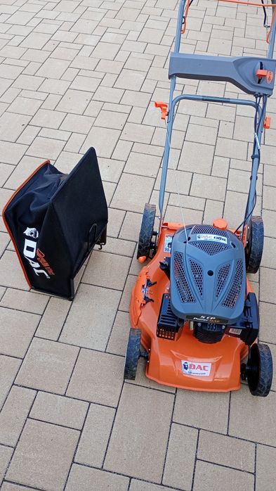 Mașină de tuns gazonul cu = Certificat de Garanție =