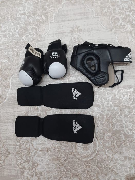 Продам на мальчика 8-9лет