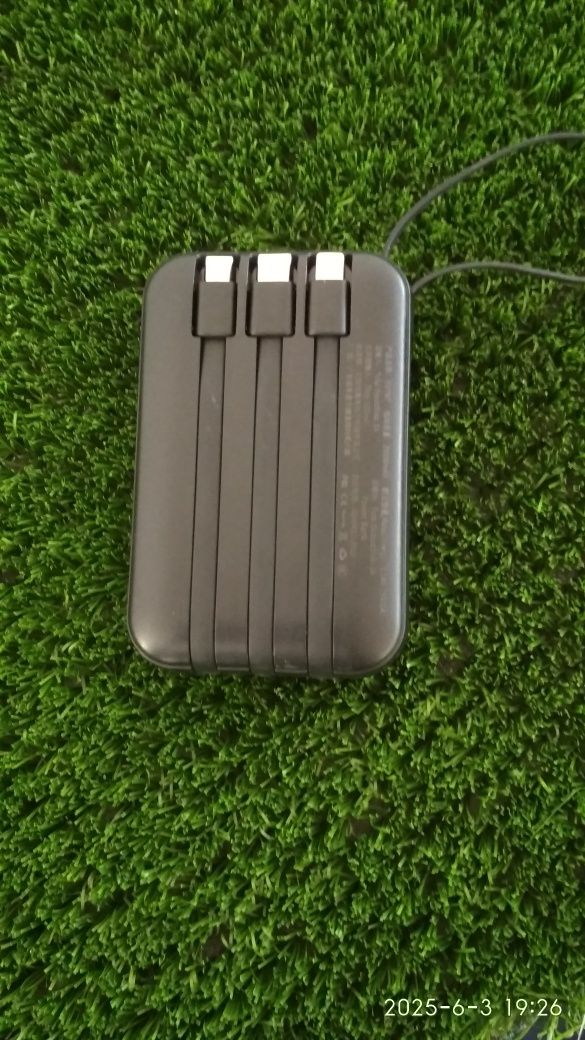 Quyoshda zaryat olodigan powerbank 20 000 Mah