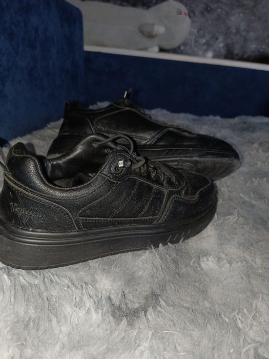 Продам школьнын туфли кроссовки