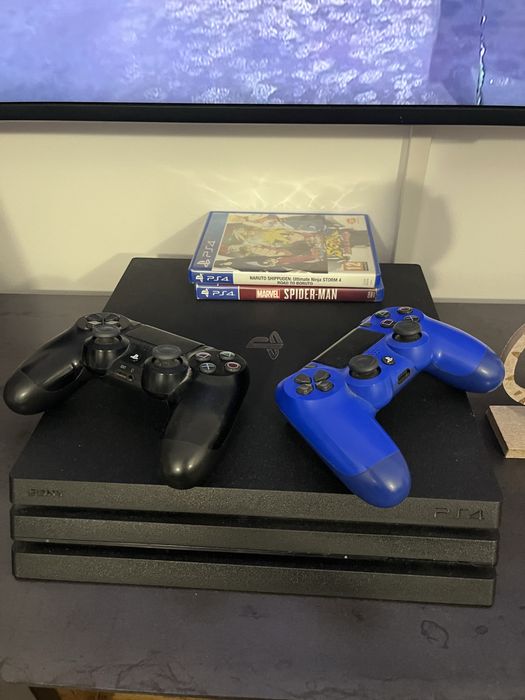 Ps4 Pro 1TB, 2 controllere, 3 jocuri fizice