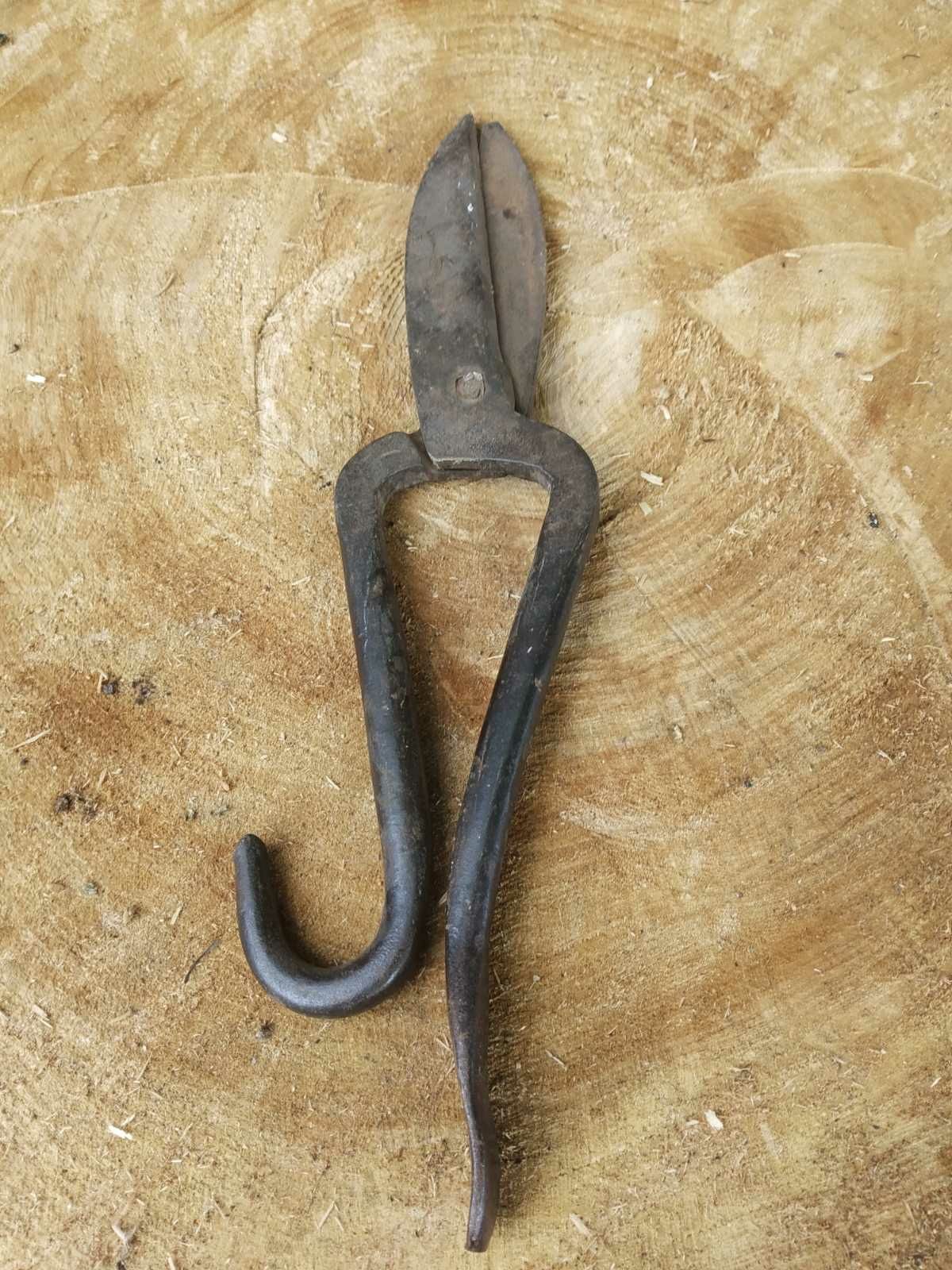 Стара голяма ръчно кована ножица (резак).35 см