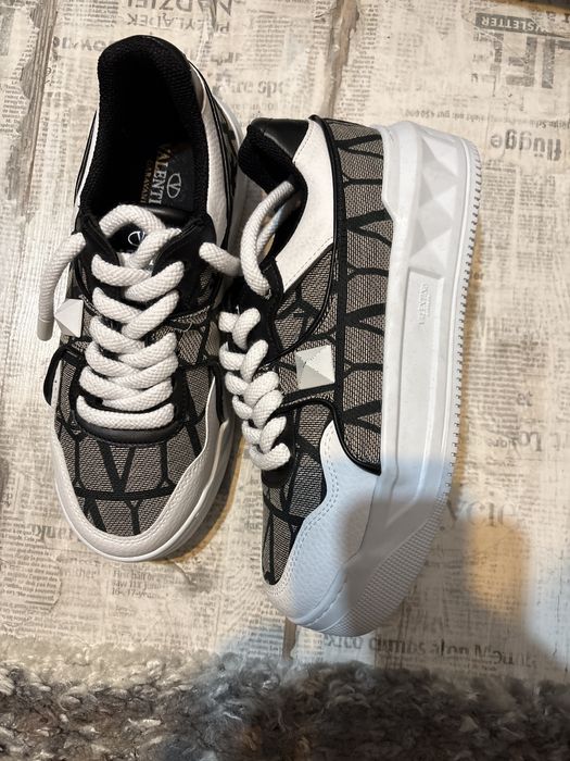 Adidasi Valentino Noi