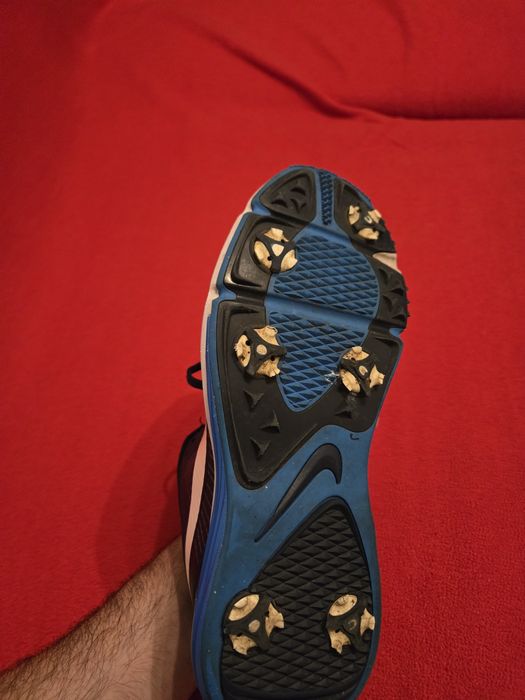 Vand adidasi nike