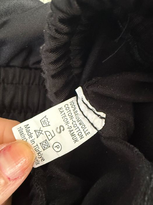 Екип Nike анцунг мек и еластичен с размер но става и за м