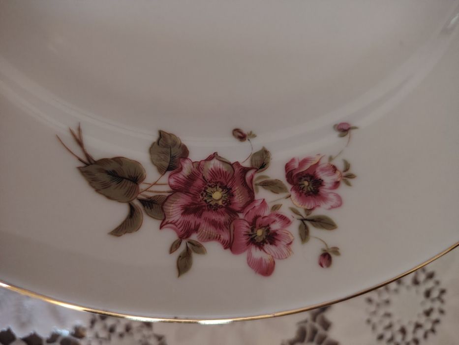 Продавам керамични чинии 3 лв. за брой