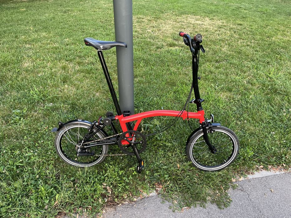 Bicicleta pliabila marca BROMPTON