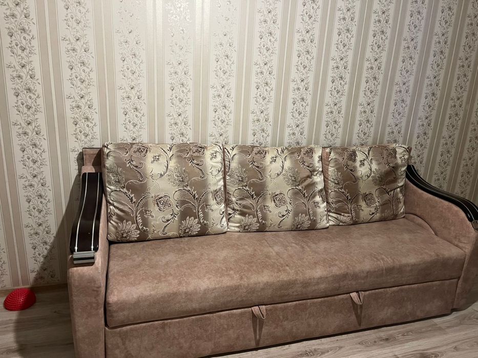 Диван- стол, раскладывается