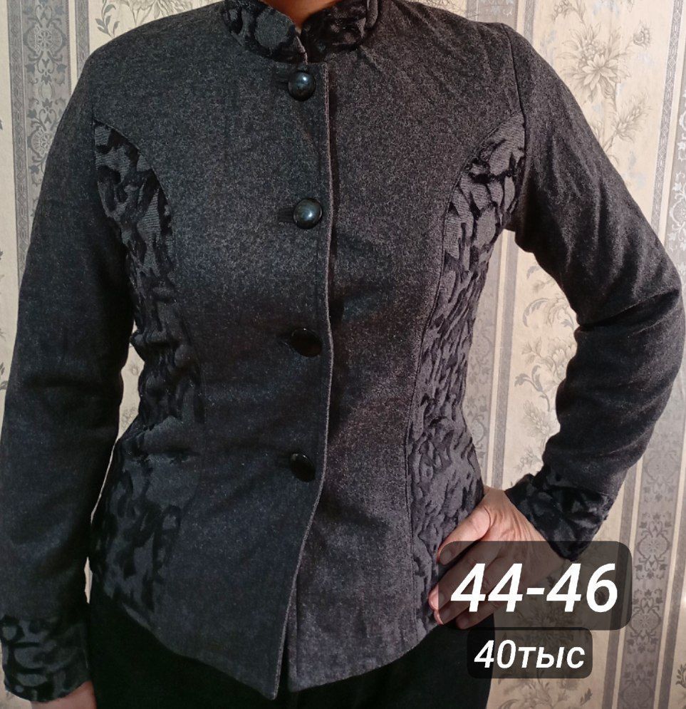 Продаеться одежда б/у размеры и цены на фото
