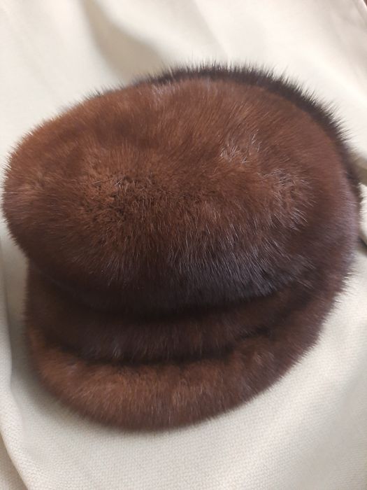 Продам недорого теплую норковую женскую шапку б/у в хорошем состоянии