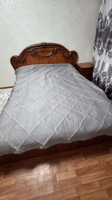 Продаю спальный гарнитур