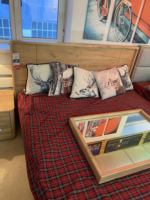 Продам кровать двуспальная с матрасом