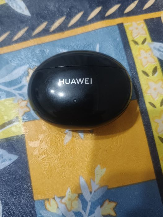 Продам беспроводные наушники Huawei