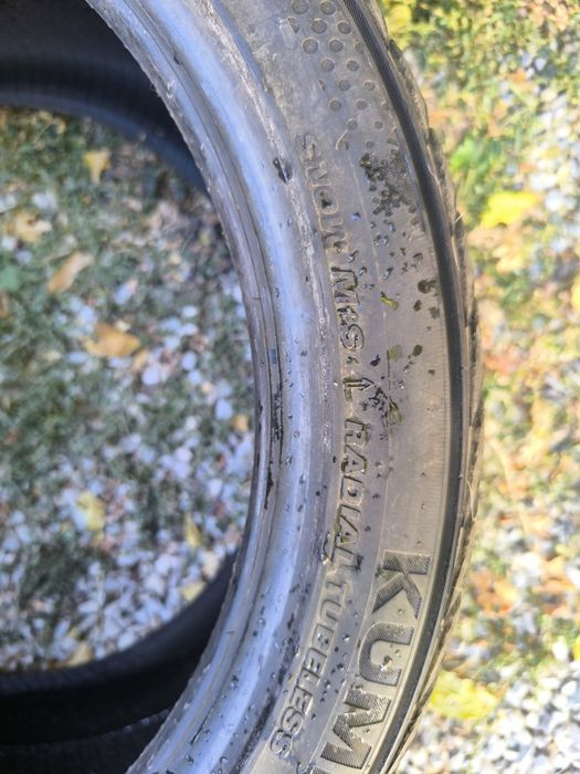 2 бр. Зимни гуми Kumho 275 / 35 R18 Dot 23/20