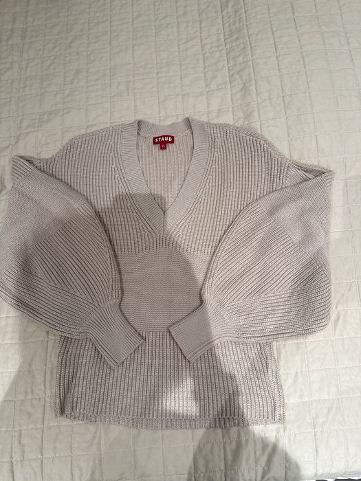 Дамски бежов пуловер