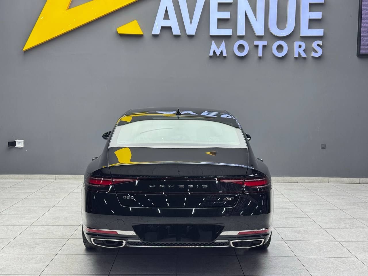 Продается новый Genesis G90
