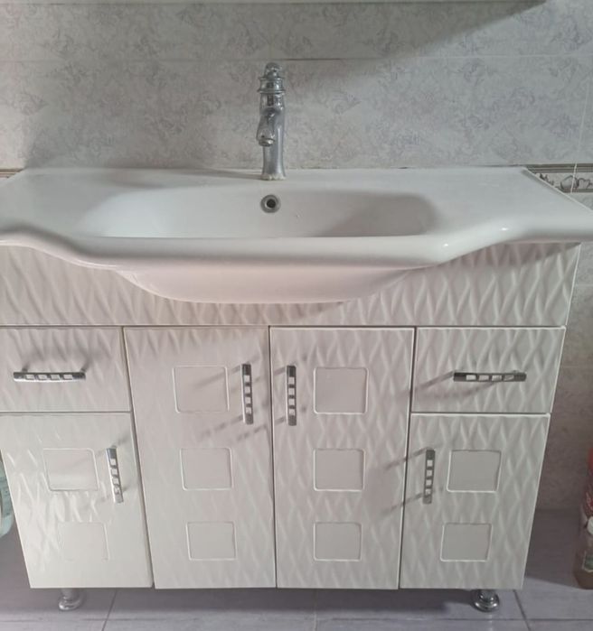 Раковина и зеркало