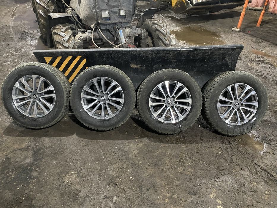 Комплект дисков TOYOTA с шип.резиной HAKKAPELITTA 9 SUV, R18 265/60