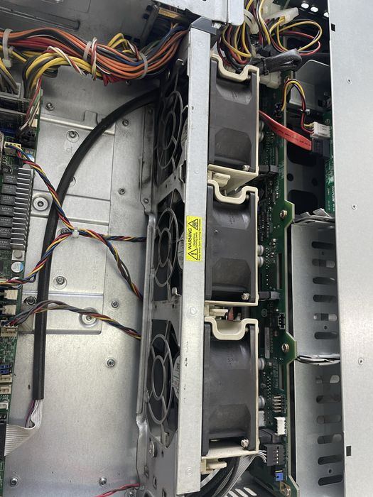 Серверное шасси CSE-825