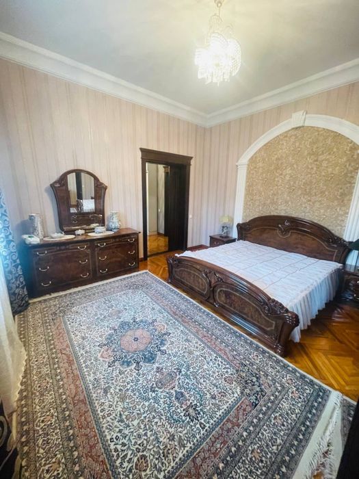 Дом рабочий городок 4 соток,цена 300000 у.е