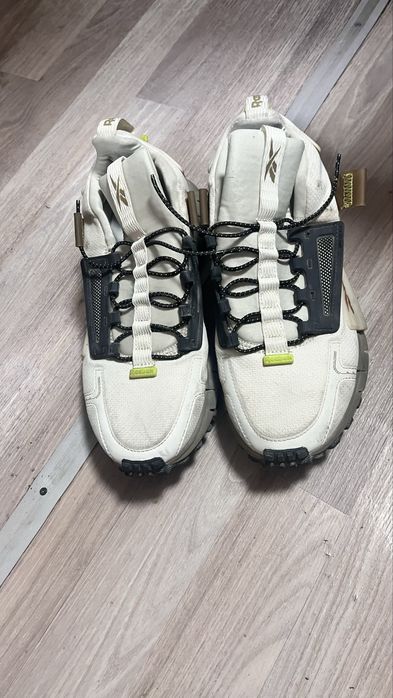 Кроссовки Reebok оригинал не подошло размер одевал пару раз 39 размер