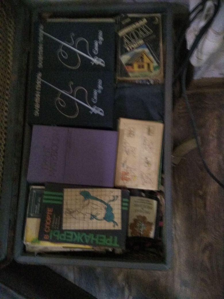 Книги, художественная литература
