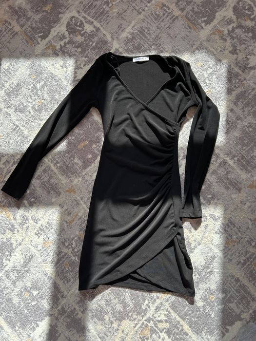 Черна елегантна рокля